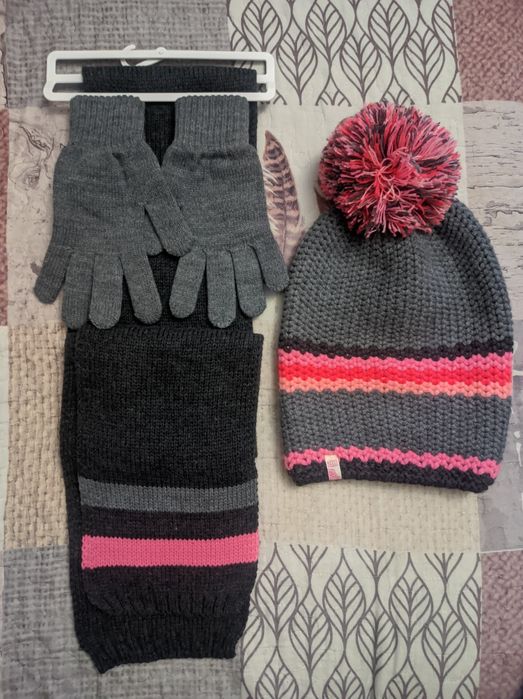 Зимовий набір шапка, шарф, пальчатки, нове.