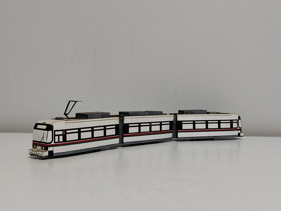 Tramwaj Adtranz GT6M malowanie Augsburg 1:100 sklejony Model kartonowy