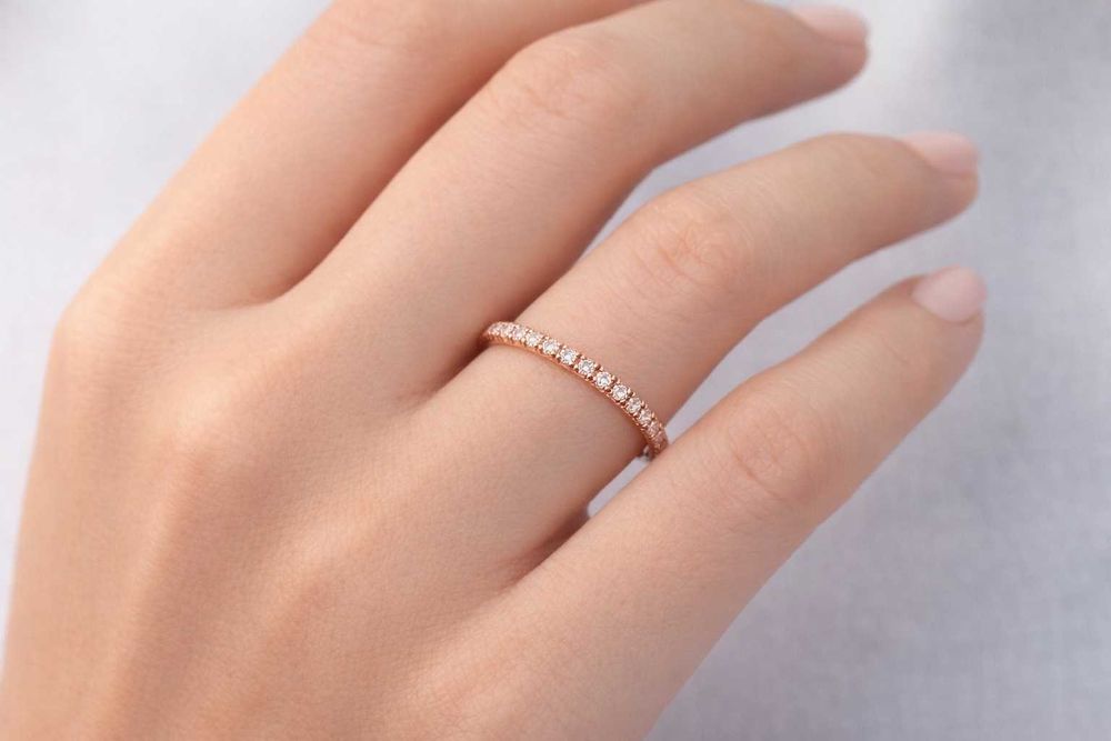 Кольцо из красного золота с фианитами