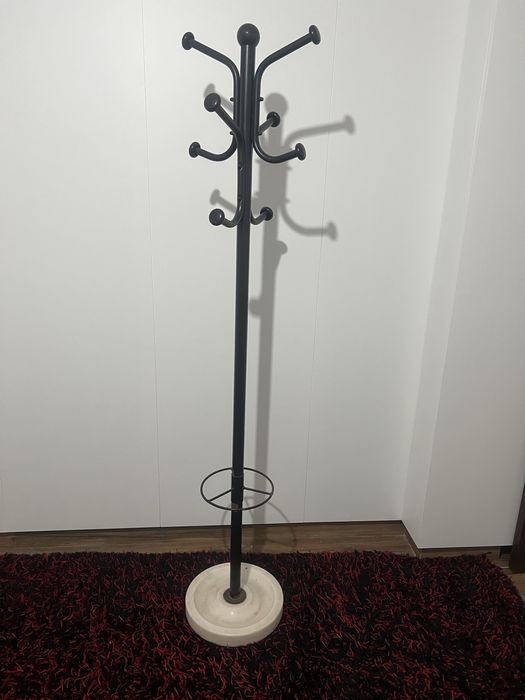 Cabide em ferro preto com pedra clara