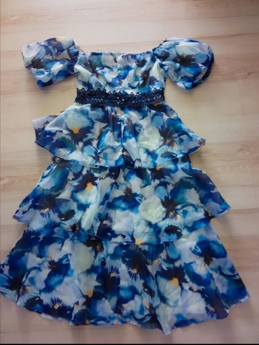 Elegancka sukienka falbany kwiaty bratki wesele L