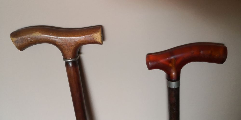 1 bengala em madeira