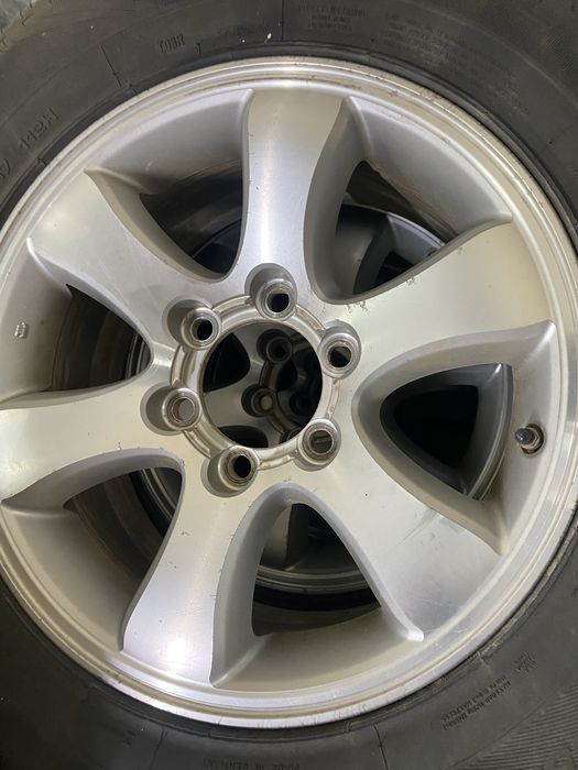 Pneus e jantes para Toyota Land Cruiser