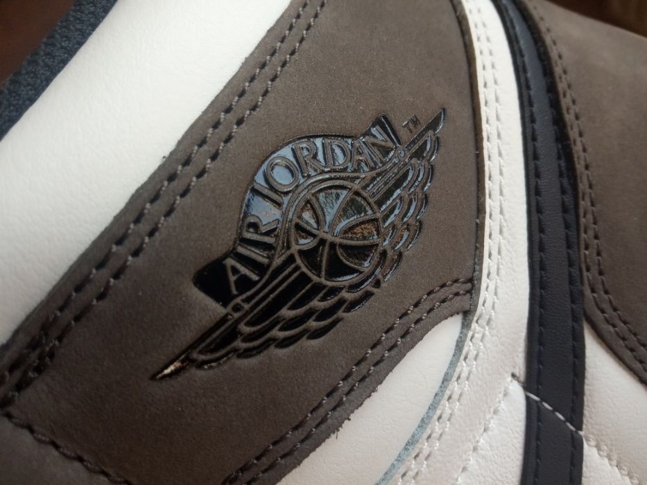 (r. 44,5 - 28,5 cm) Nike JORDAN 1 Retro High Dark Mocha 555088,-105