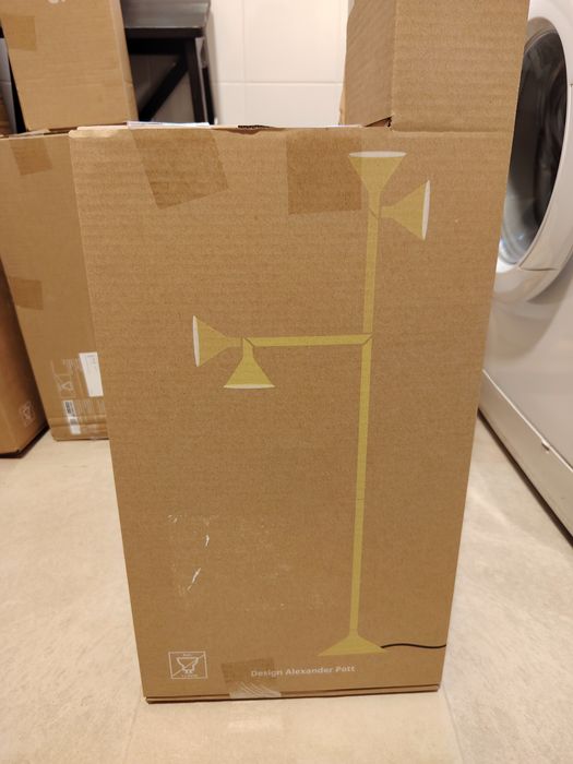 Ikea PS 2026 candeeiro de pé amarelo