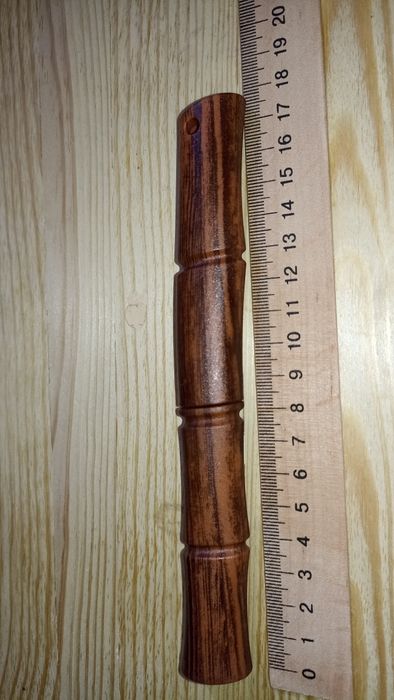 Два кухонних ножа