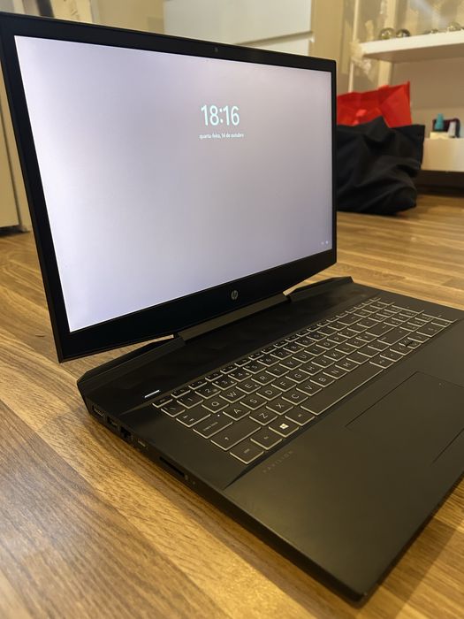 HP Pavilion Gaming 17 | i7-10750H | RTX 2060 Max-Q | 16GB RAM | 512GB SSD