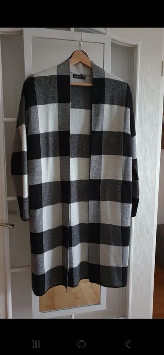 sweter kardigan narzuta reserved w kratę czarny biały S
