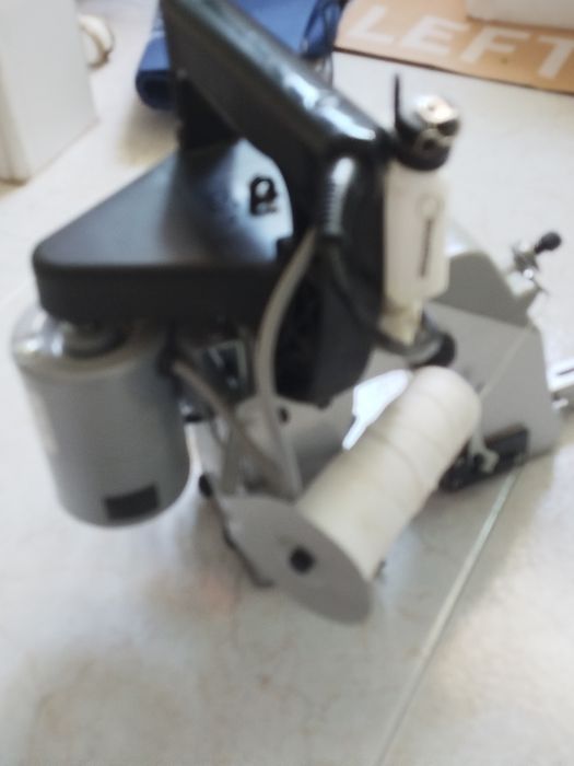 Máquina portátil de coser sacos