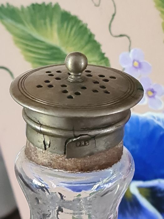 Kryształowy pojemnik na cukier puder