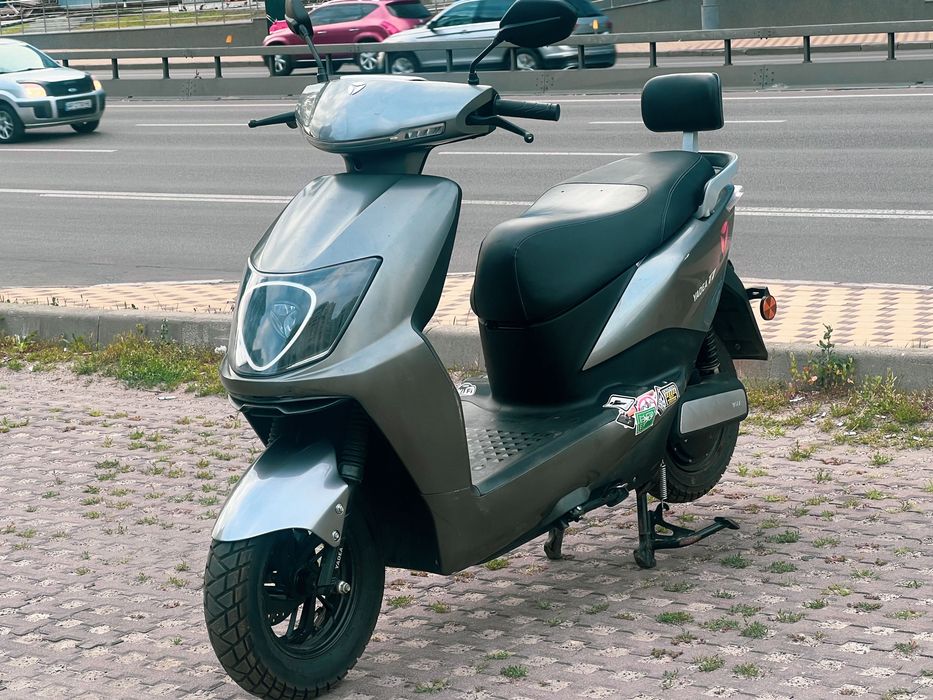 Продам електромопед Yadea T7