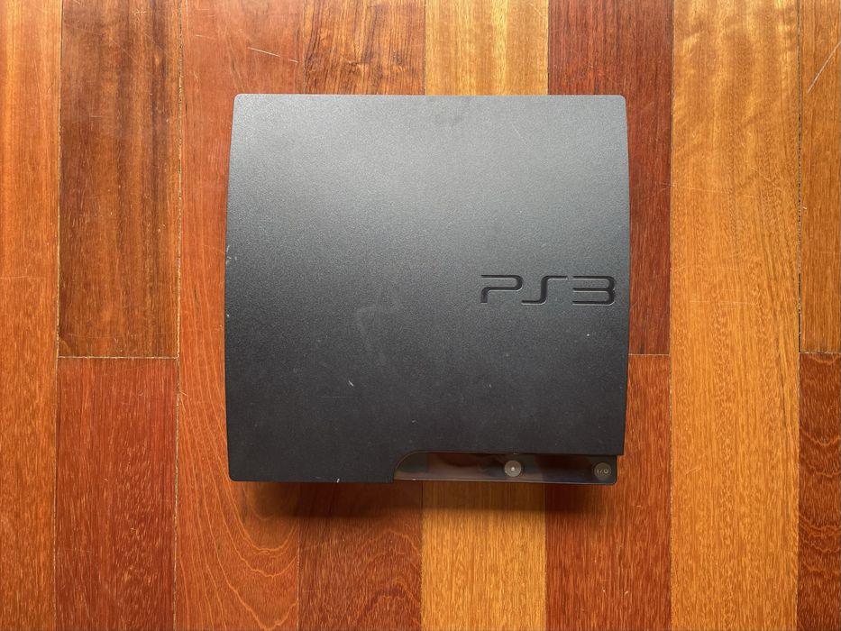 Vendo PS3 ( Com YLOF) (Se quiser pode pedir os comandos tenho 4)