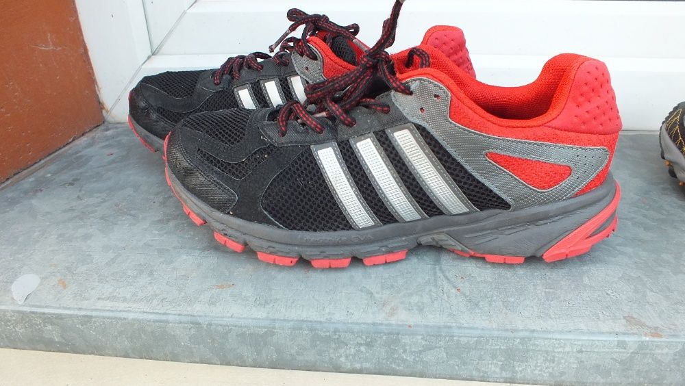 Super buty sportowe marki Adidas roz 44 2/3