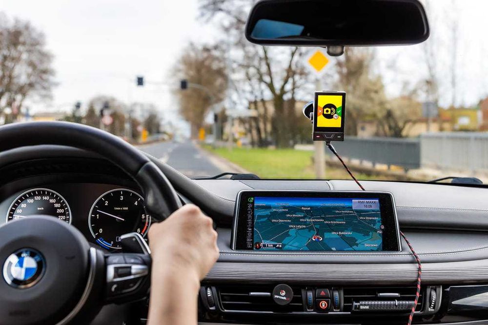 Yanosik RS z dożywotnim abonamentem Kielce, dostępny od ręki Montaż