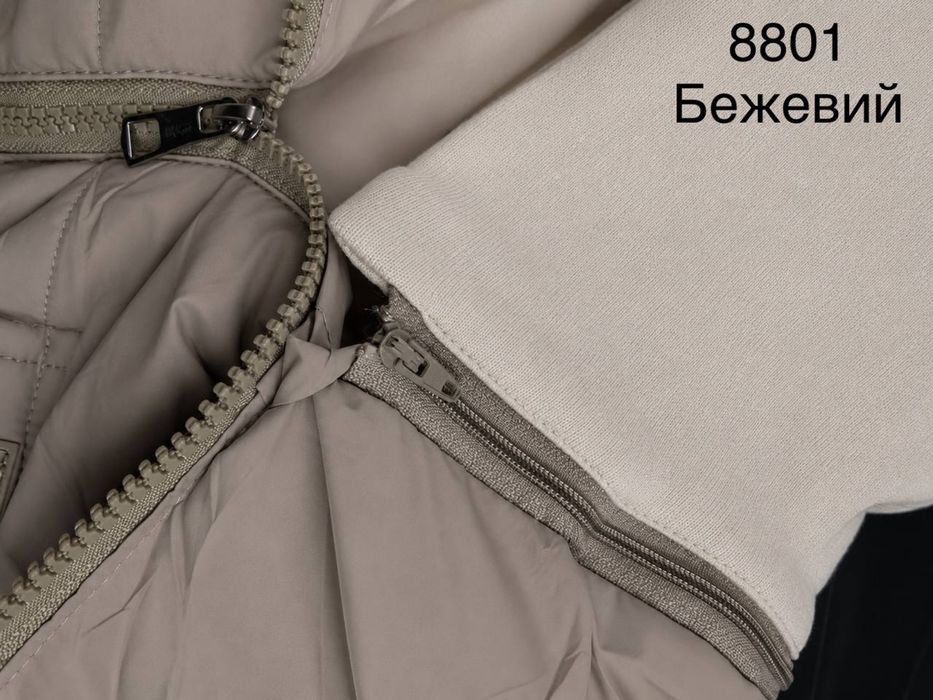 Жіноча стьобана жилетка зі знімним капюшоном