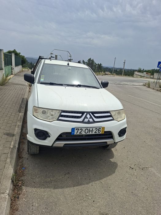 Mitsubishi L200 4x4 de 3lugares ano 2014