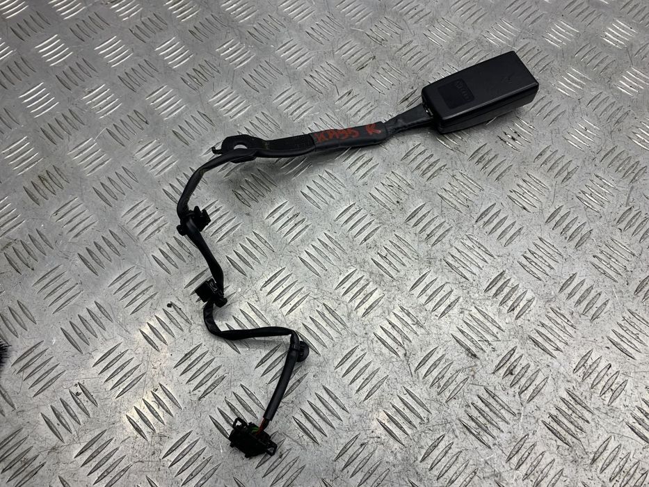 Замок ремня безопасности передний правый 8R0857756D01C для Audi Q3 8U