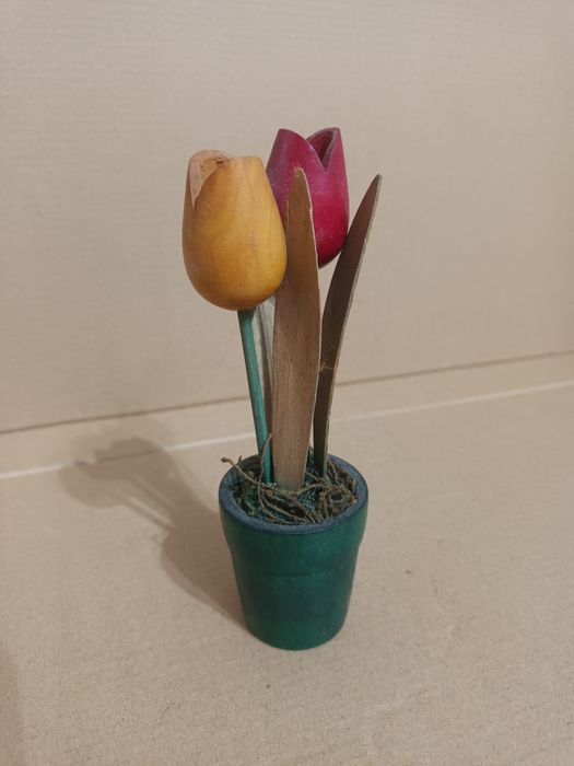 Miniatura antiga de vaso em madeira