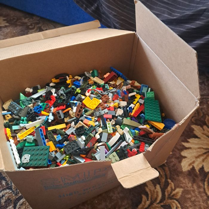 Продам коробку лего