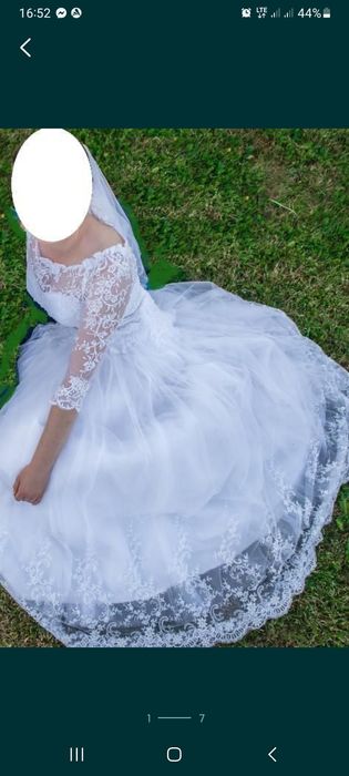 Suknia ślubna welon halka na kole.