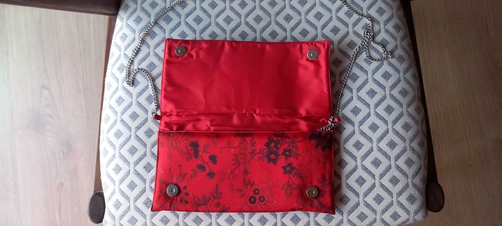 Clutch vintage leve e prática cetim