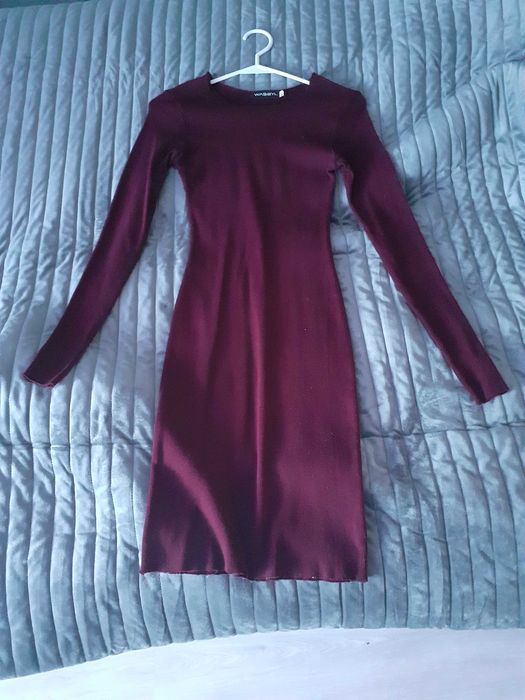 Sukienka burgundowa