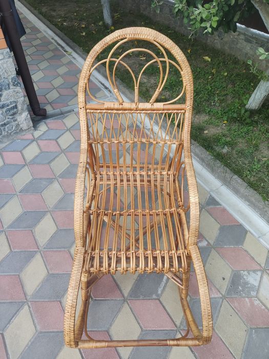 Продам плетене крісло-гойдалку з лози