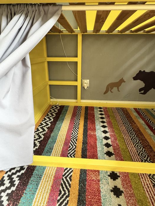 Łóżko Kura ze schodkami i baza
