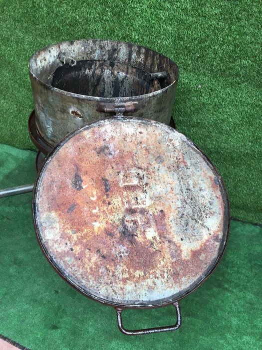 Caldeira de cozer a cera de abelha , (mel)