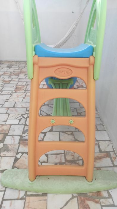 Escorrega de criança