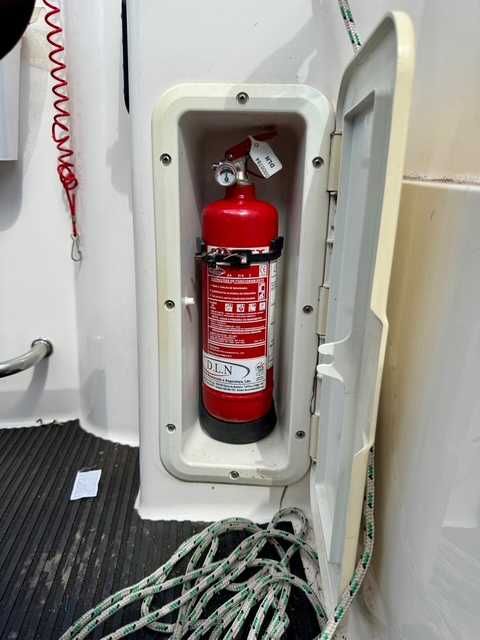 Quicksilver 460 com motor tohatsu 50hp 4 tempos