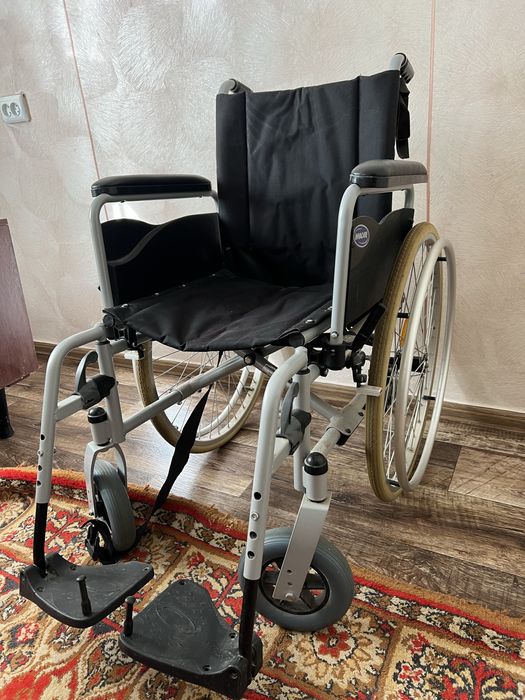 Інвалідний візок Invacare (Б/в, у гарному стані)