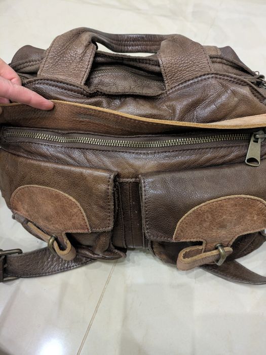 Продам шкіряну сумку відомого бренду.