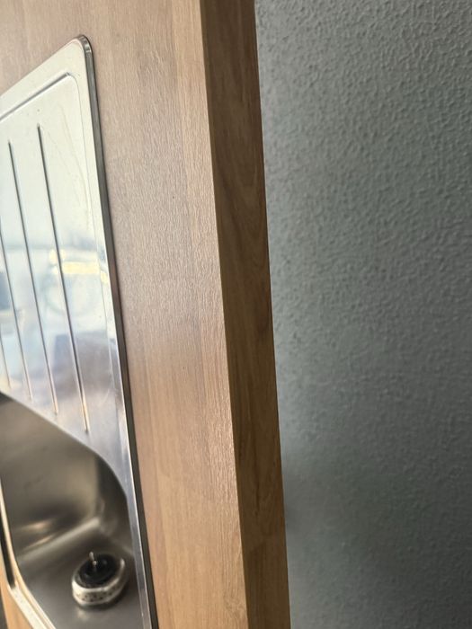 Bancada de cozinha com lava louça