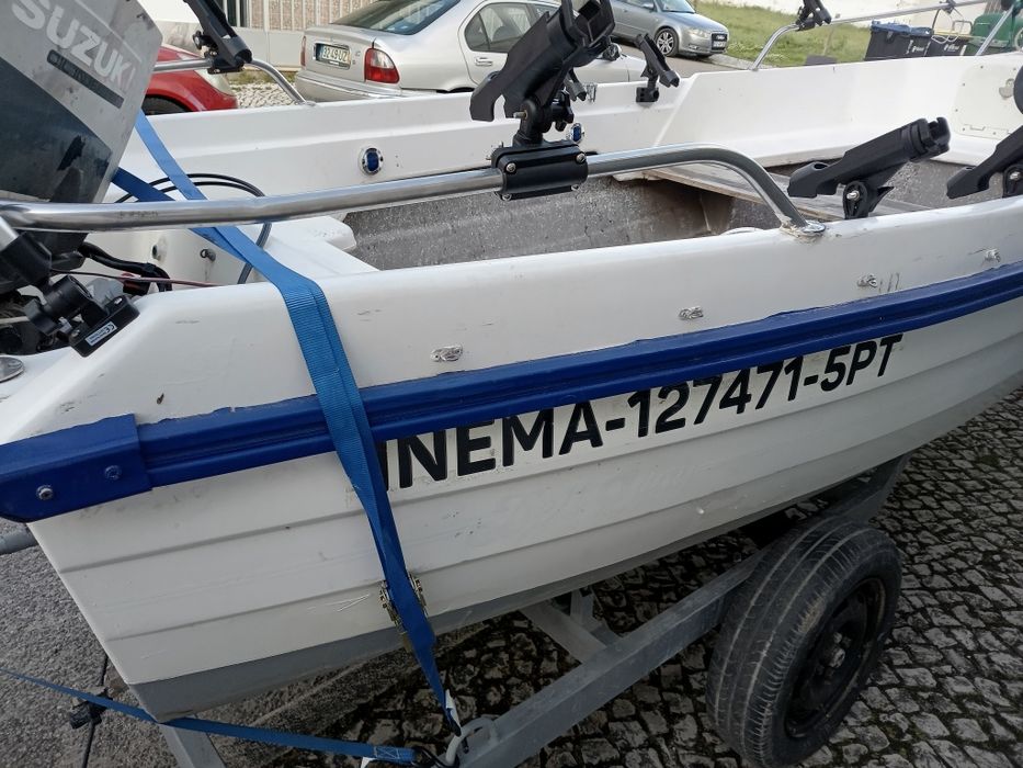 Barco de 5 metros com atrelado novo