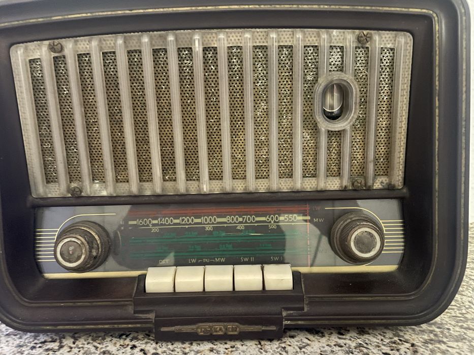Radios a valvulas muito antigoa e a funcionar