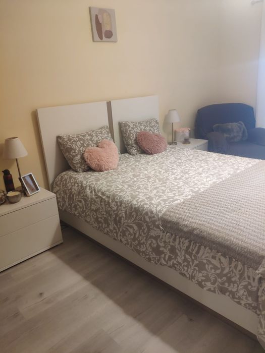 Cama casal 150x200 cm com colchão recente