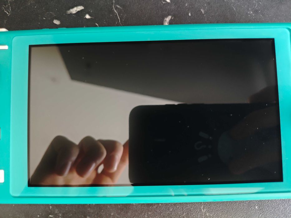 Konsola Nintendo Switch Lite + Etui + Nakładki