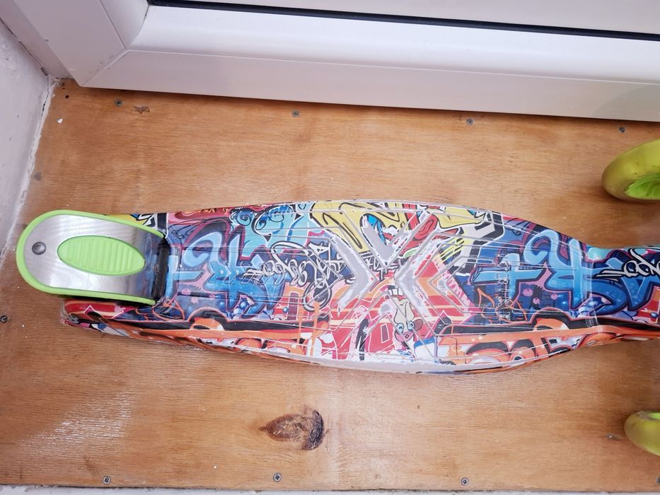 Продам самокат трьох колісний дитячий