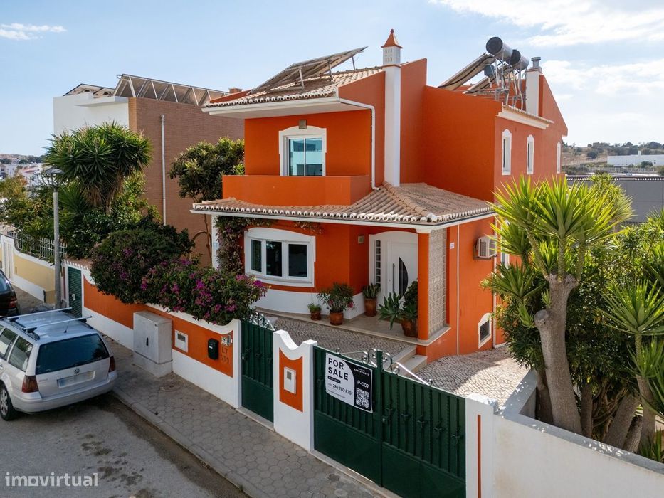 Deslumbrante moradia T4 + T2 em Lagos totalmente renovada