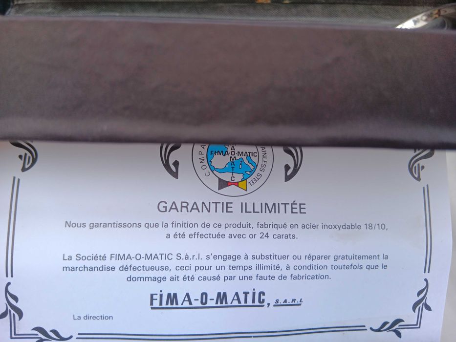 faqueiro nunca usado de aço inoxidável 118/10 e revestimento ouro