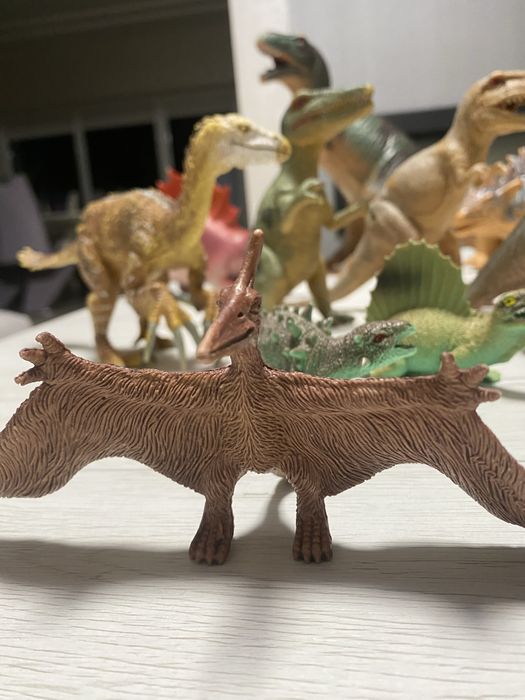 Дитячі іграшки динозаври