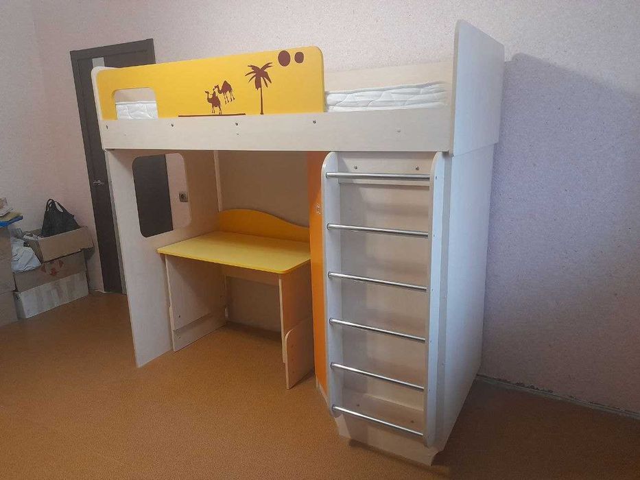 Кровать-чердак б/у+стол+шкаф+матрас хорошее состояние