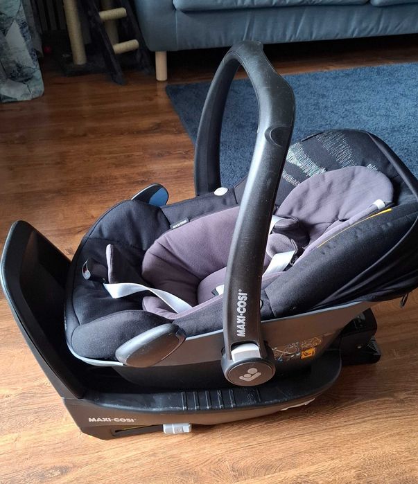Fotelik nosidło Maxi Cosi z bazą Family Fix 3