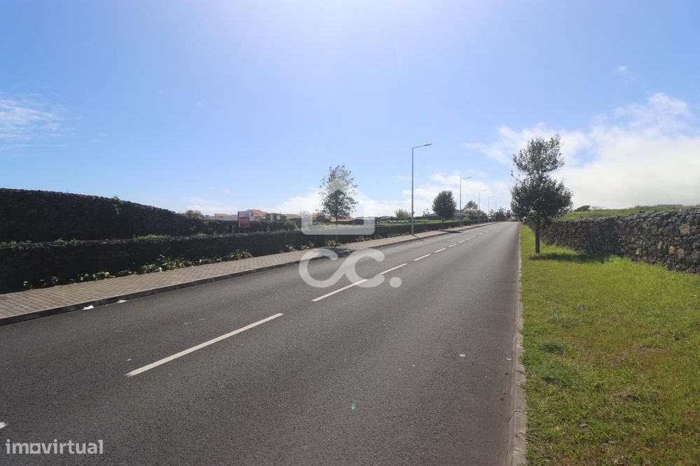Terreno Rústico com 2.480,00m2 e  Possibilidade de Loteamento - Rosto
