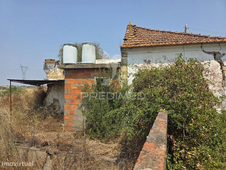 Terreno com Ruína para Reconstrução, Casével – Santarém