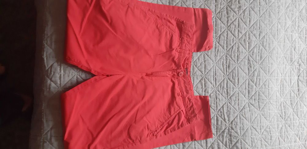 Spodnie młodzieżowe RESERVED na lato czerwone rozm.170