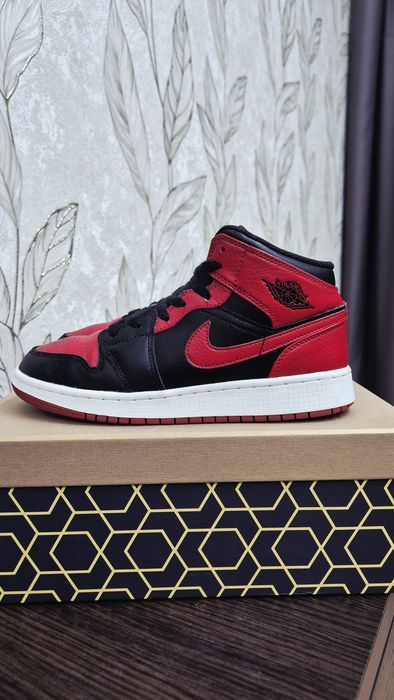 Кросівки Nike Air Jordan Mid 1