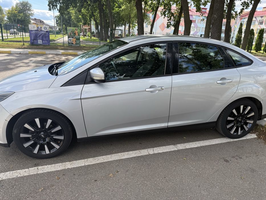 Продам авто Ford Focus 3 бензин 2.0