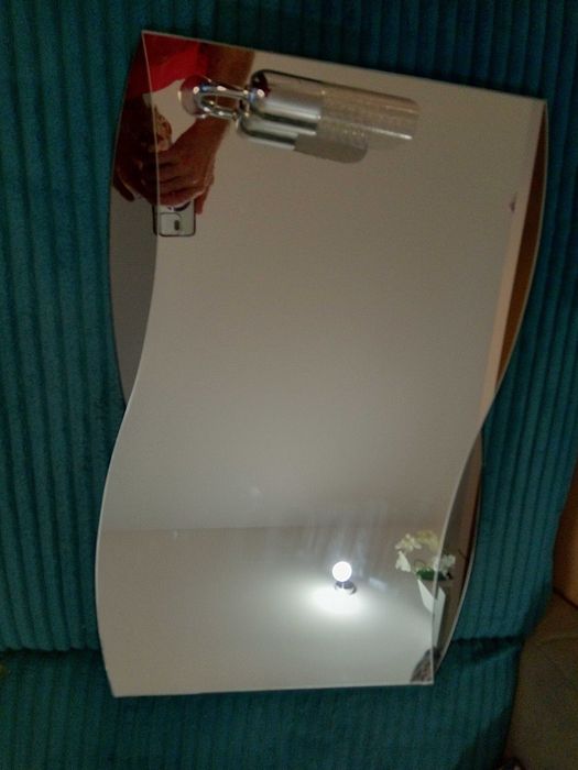 lustro łazienkowe z kinkietem 70x45cm
